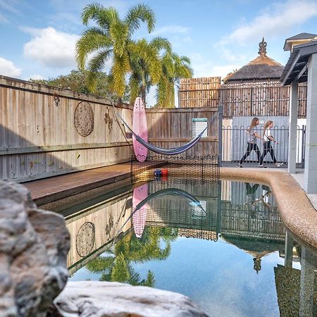 Castaways Backpackers Cairns Hostel Exterior photo