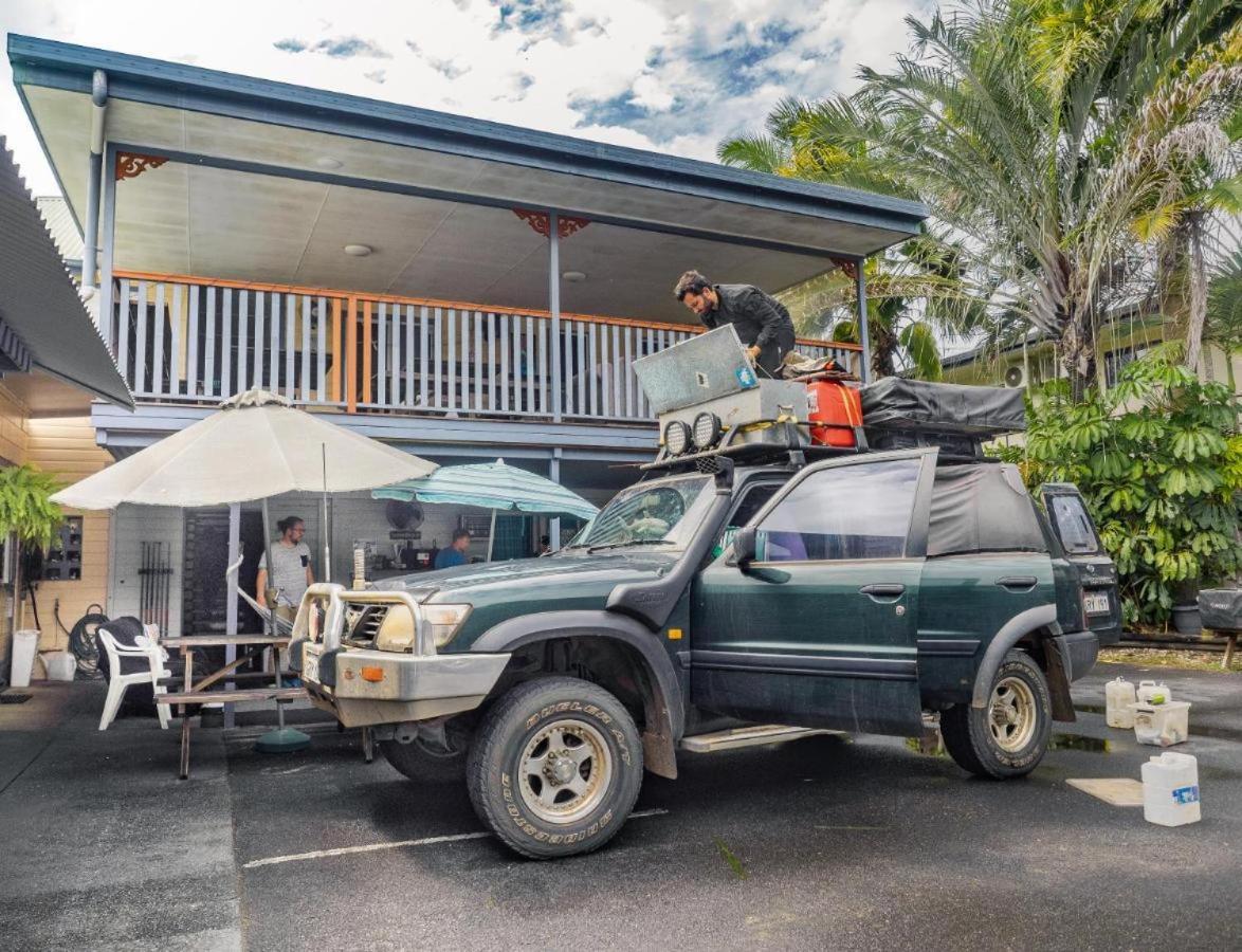 Castaways Backpackers Cairns Hostel Exterior photo