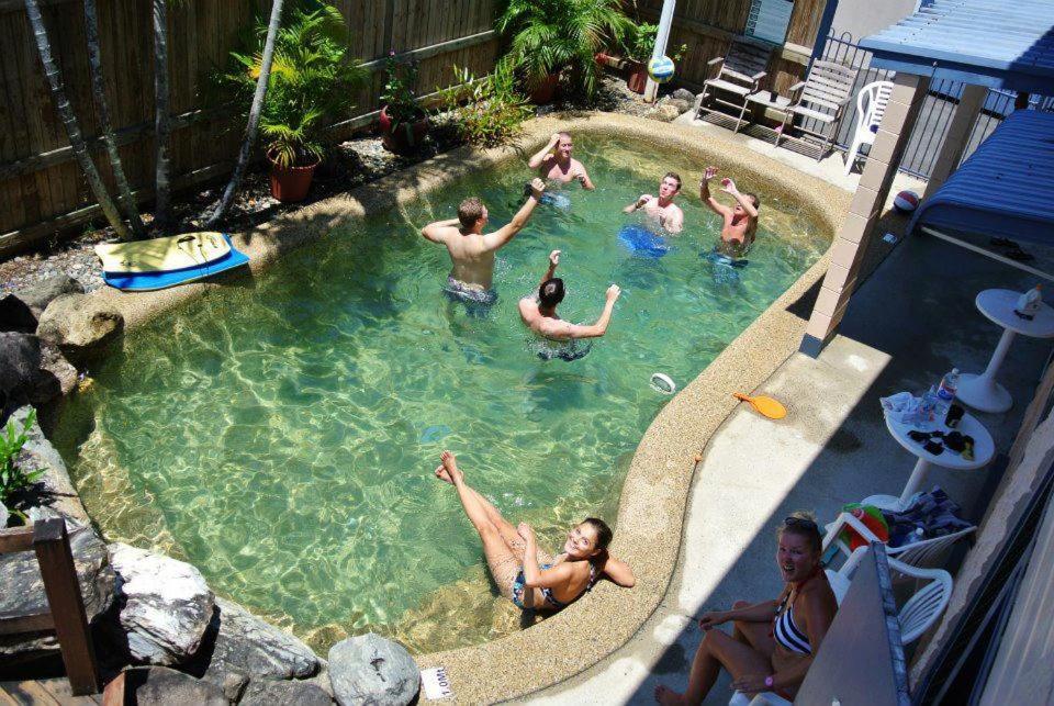 Castaways Backpackers Cairns Hostel Exterior photo