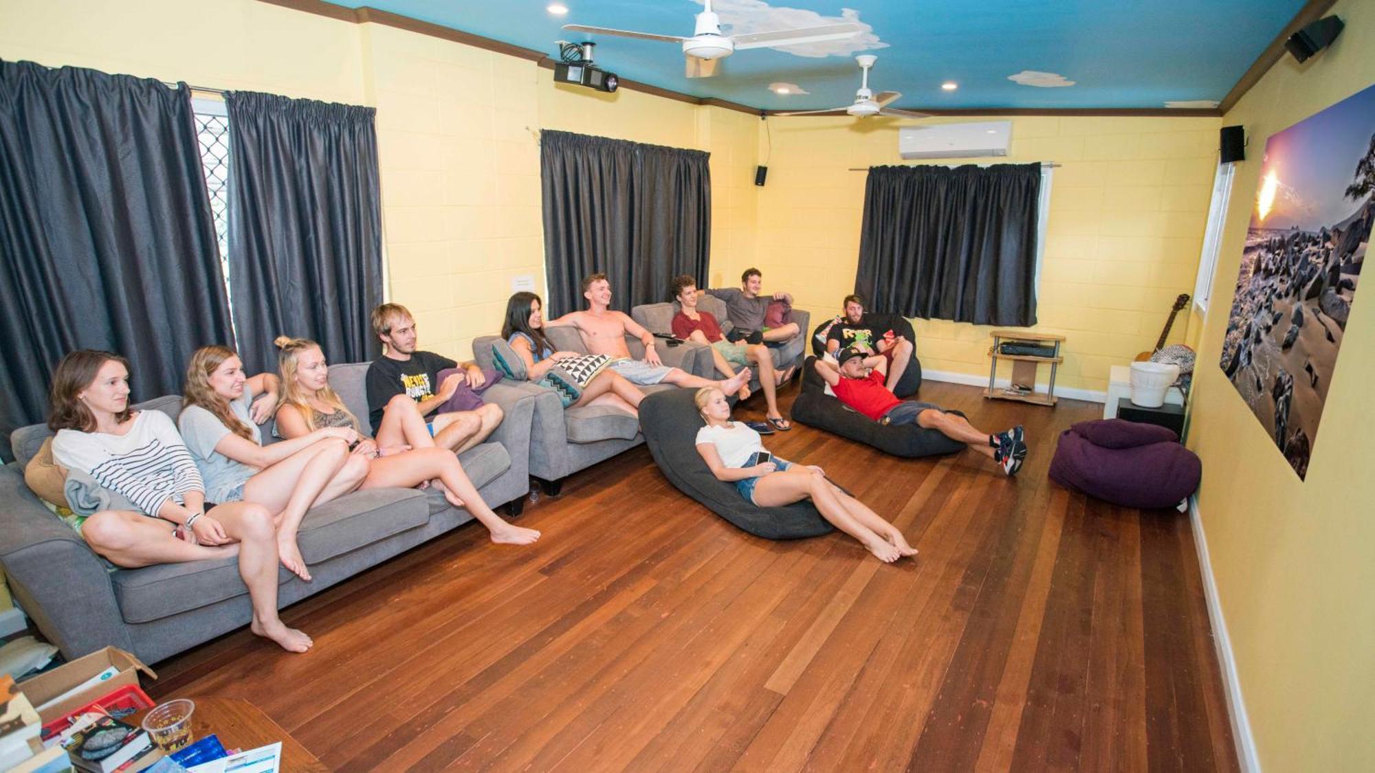 Castaways Backpackers Cairns Hostel Exterior photo