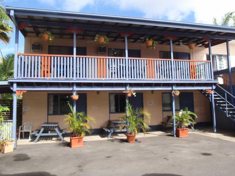 Castaways Backpackers Cairns Hostel Exterior photo