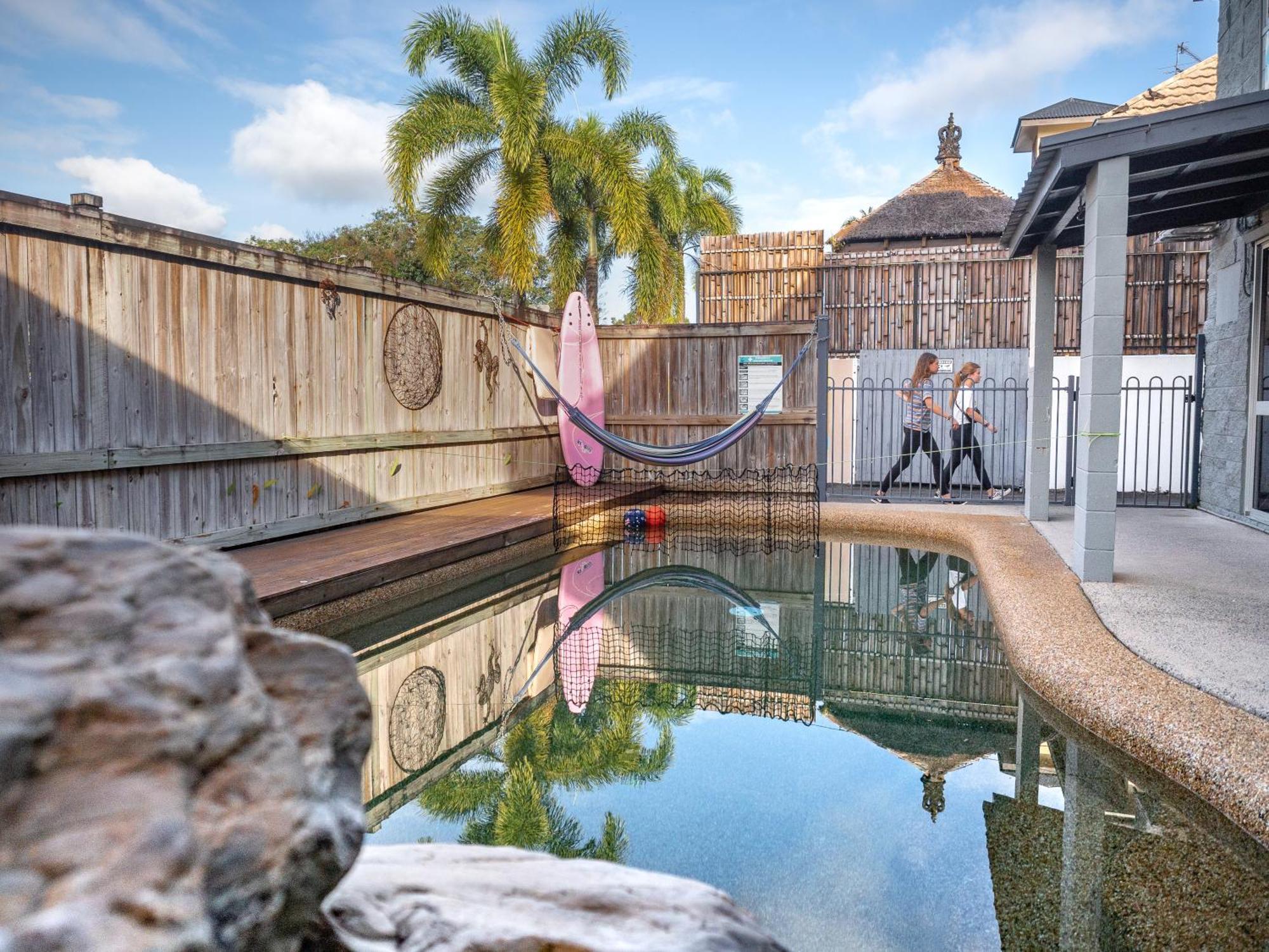 Castaways Backpackers Cairns Hostel Exterior photo
