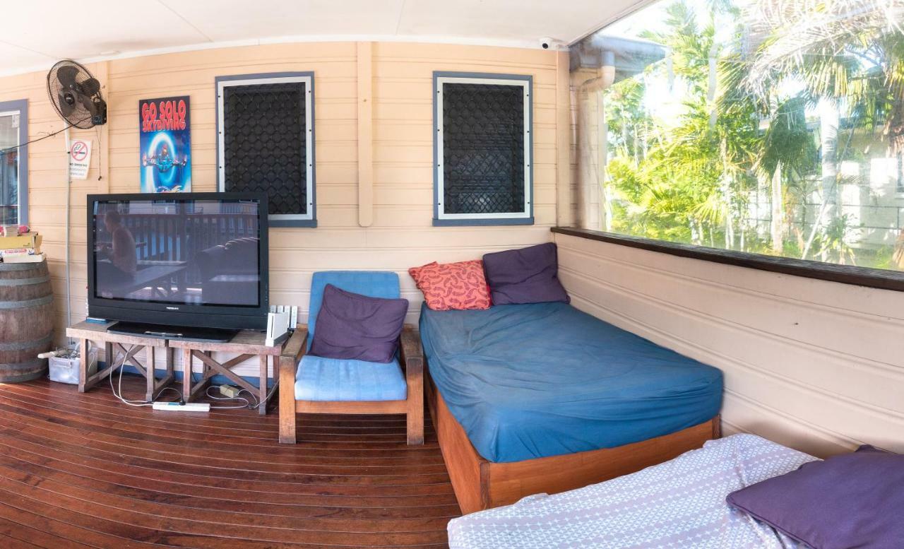Castaways Backpackers Cairns Hostel Exterior photo